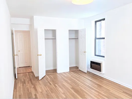 Sold by Winzone Realty Inc | media 11