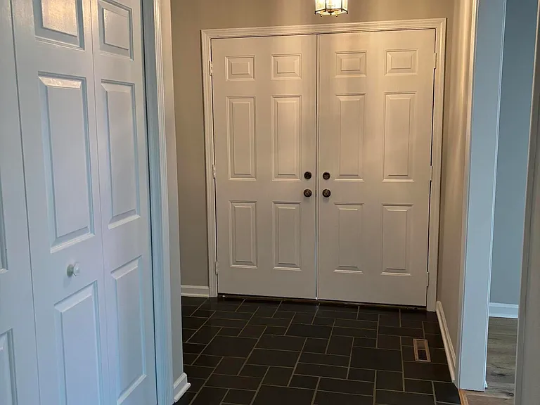 199 Jamestown Rd — Photo 2