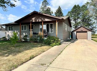 121 W 4th St, Wellsburg, IA 50680