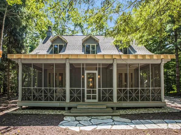 18589 Brook Holw, New Buffalo, MI 49117