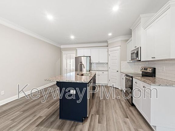 5th image of 1066 Linsmore Ave