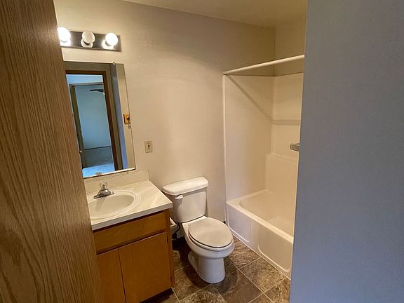 5th image of 474-476 Southgate Dr #474