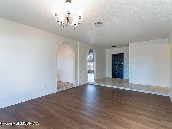 4th image of 411 San Medina Ave