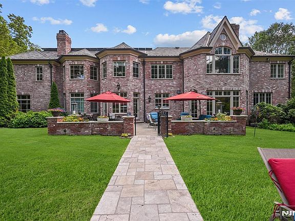 5th image of 29 N Church Rd