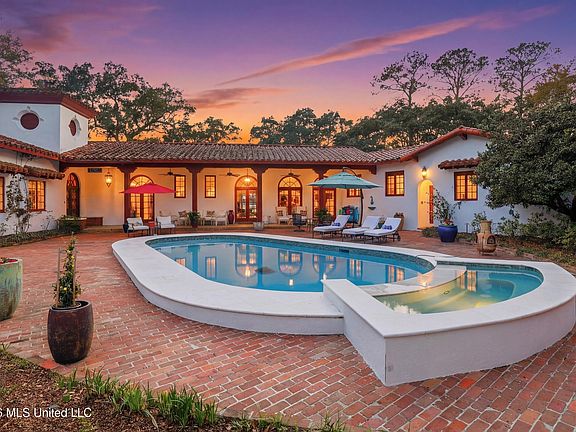 2nd image of 13801 Arbor Cir