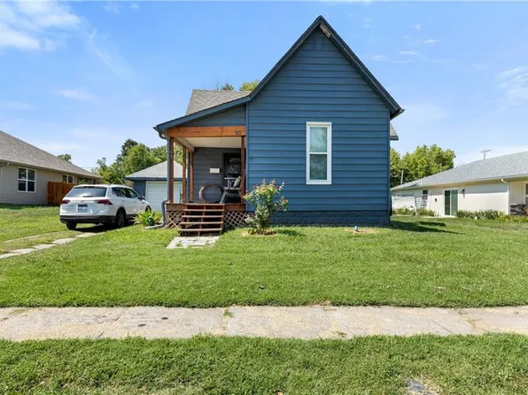 313 S 4th St, Odessa, MO 64076