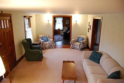 2nd image of 103 Sunnyside Pl