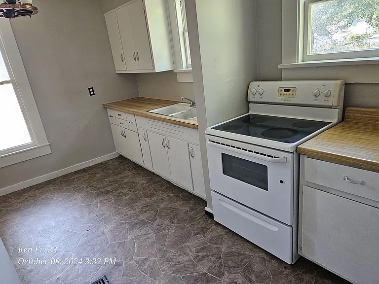 1006 W Franklin St #100 — Photo 2