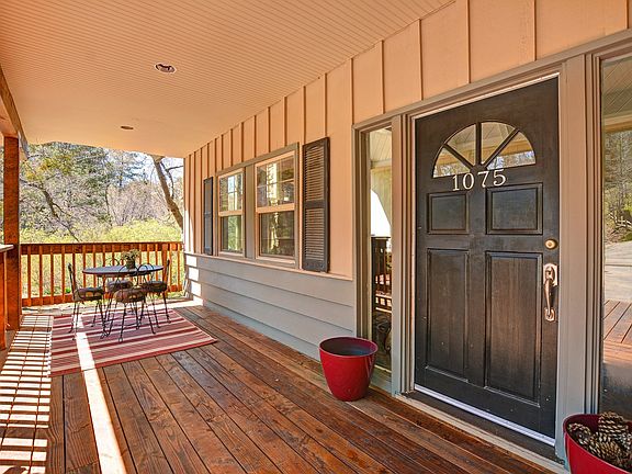 2nd image of 1075 Beaver Ln