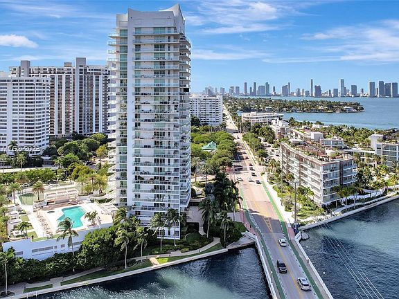 5th image of 10 Venetian Way APT 505