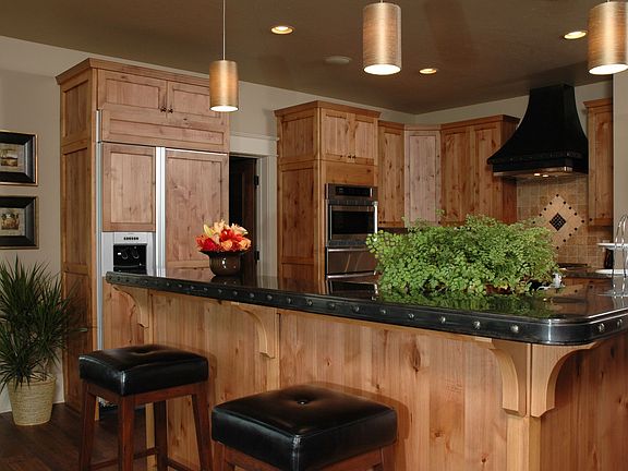 Eating bar in kitchen