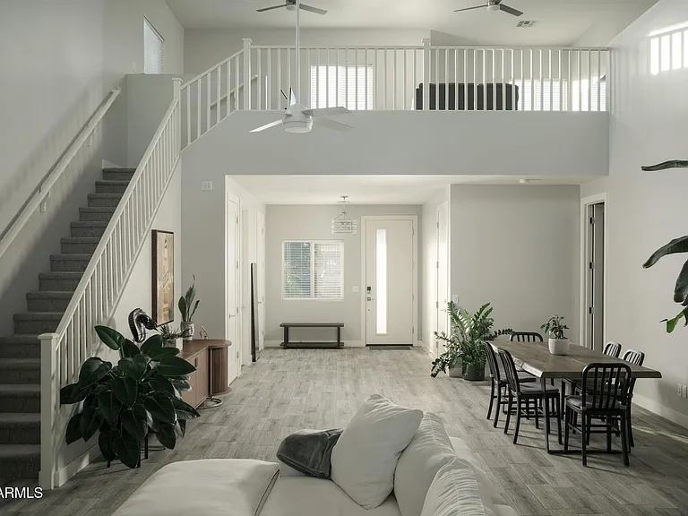 2821 N 28th Pl — Photo 12