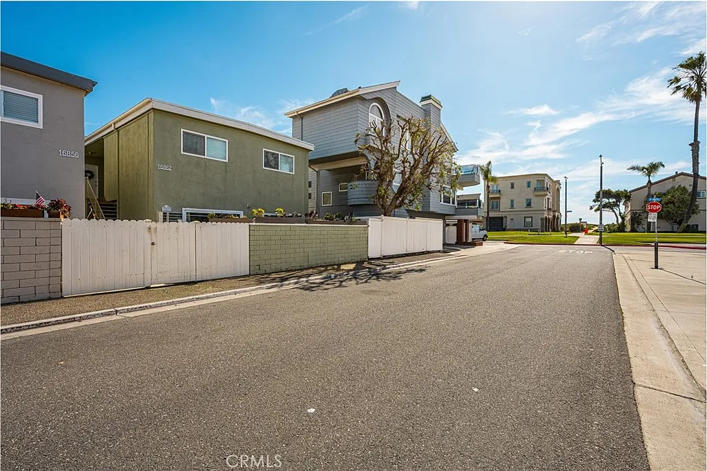 2 bed, 1000 sqft, $3,550 — Photo 2