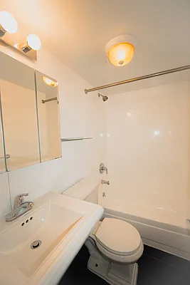 Bathroom, photo 1