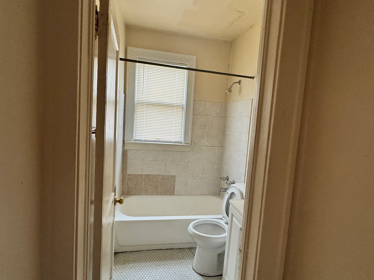 10435 Fullerton Ave Apt 2W, Detroit, MI, 48238 — Photo 4