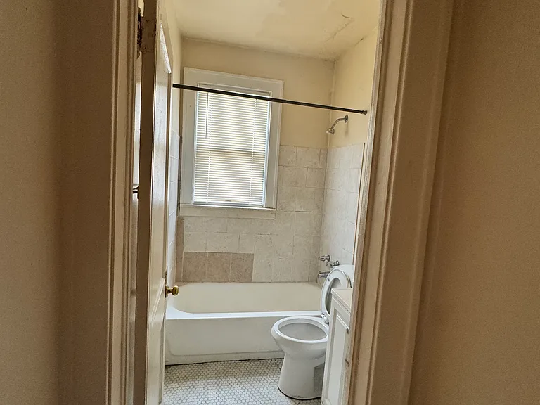 10435 Fullerton Ave — Photo 4