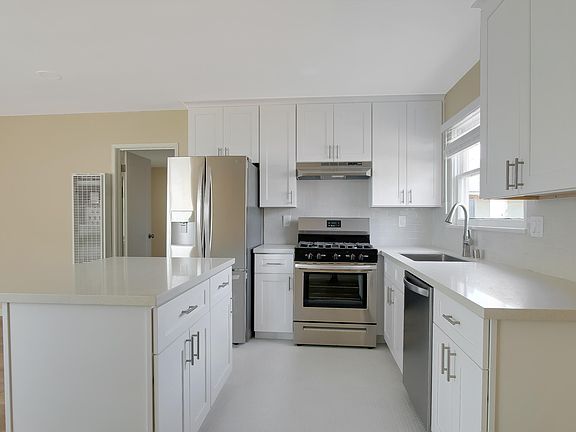 4th image of 925 1/2 E Yanonali St #1/2