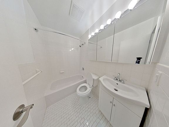 5th image of 230 E 58th St #1