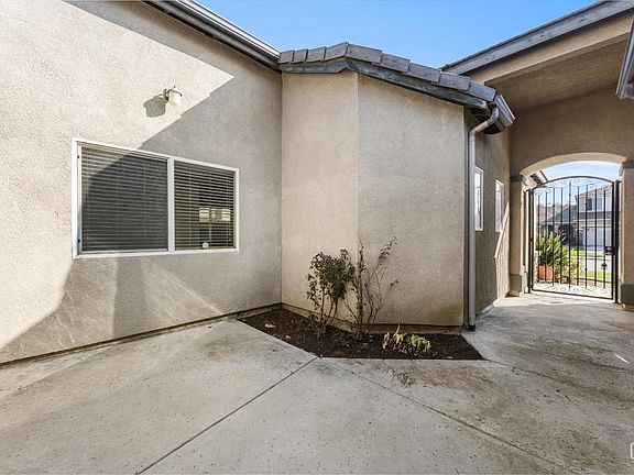 5th image of 5023 Villa Bella Ln