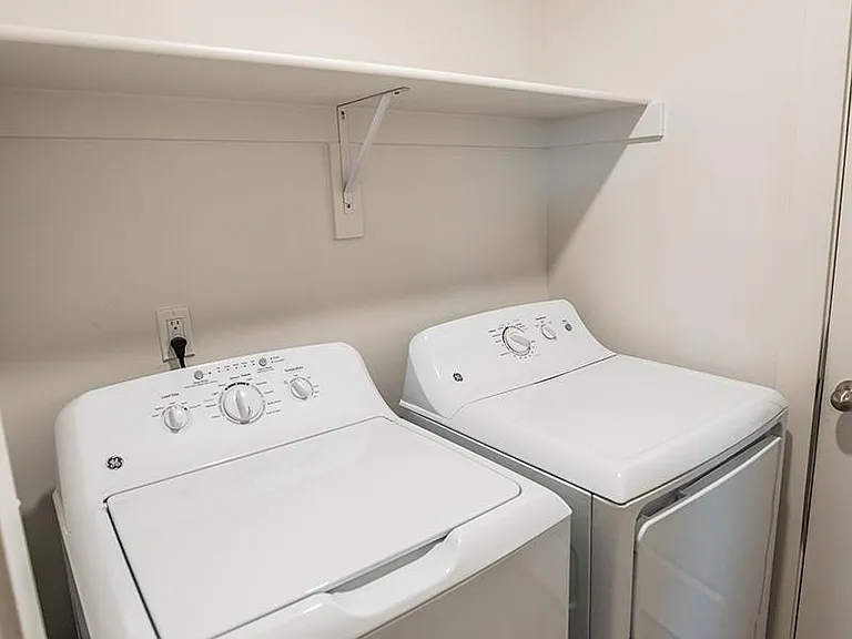 TRAIL HOLLOW APARTMENTS — Photo 16