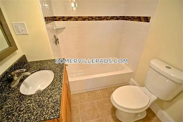 4 bed, 2.5 bath, 9999 sqft, $6,200 — Photo 3