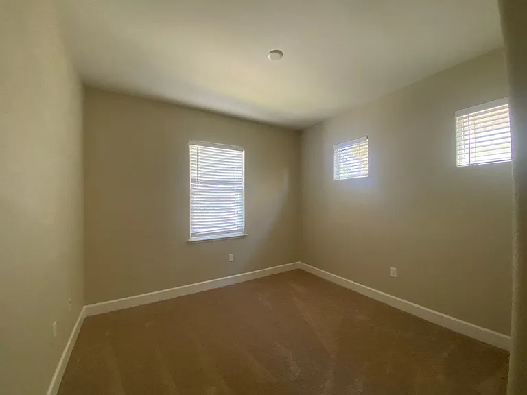 2600 Whitehorse Way — Photo 9