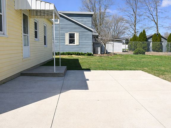 3rd image of 1410 Bennett Dr