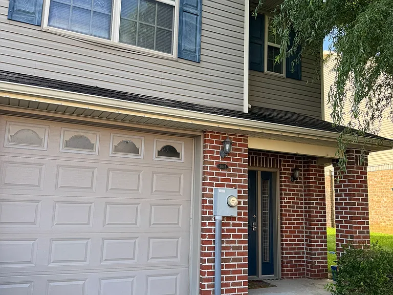 2042 Powell Dr — Photo 6