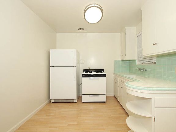 3rd image of 386 Madeline Ct