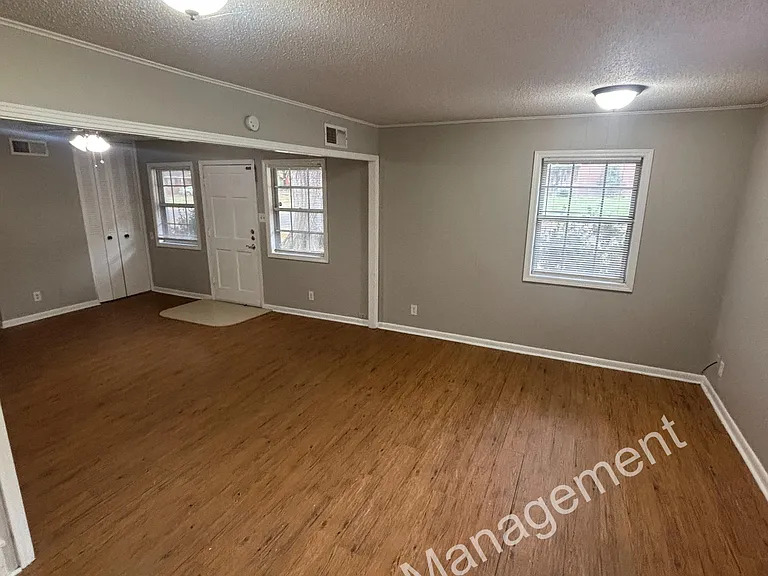 4080 Chippewa Rd — Photo 3