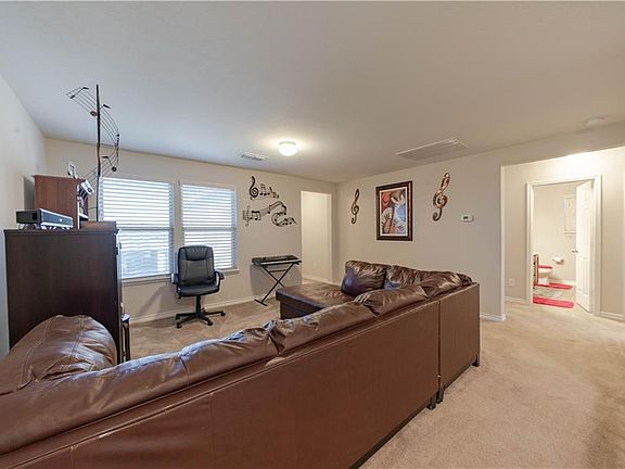 5th image of 740 Snowy Orchid Ln