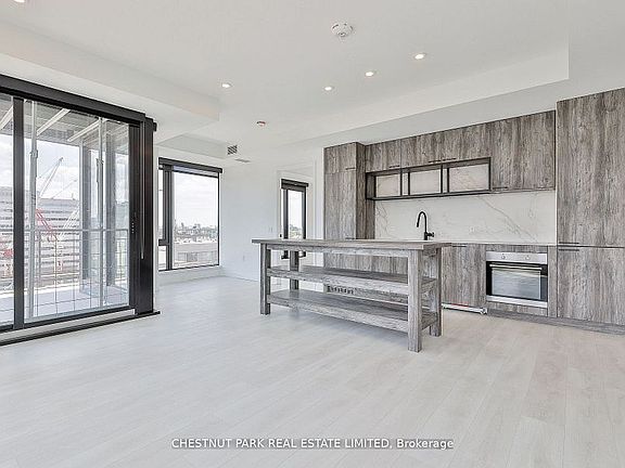 2nd image of 505 Richmond St W #806