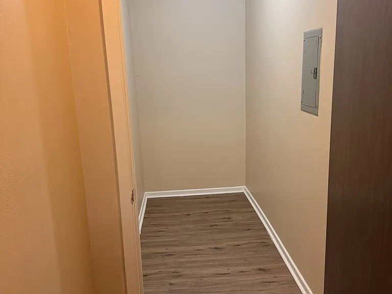 2025 NW Hickory Ln #8 — Photo 4