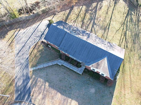 3rd image of 106 Harper Dr