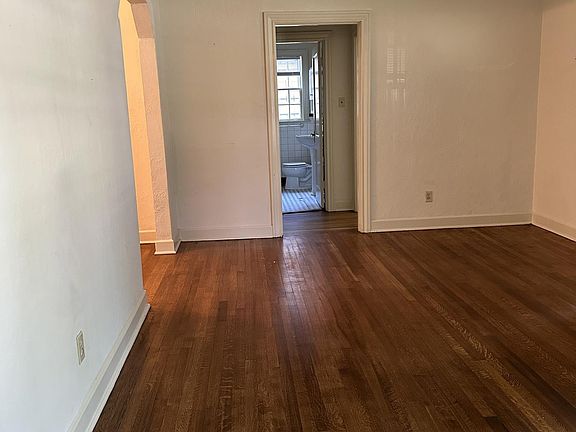 5th image of 3165 Cowden Ave