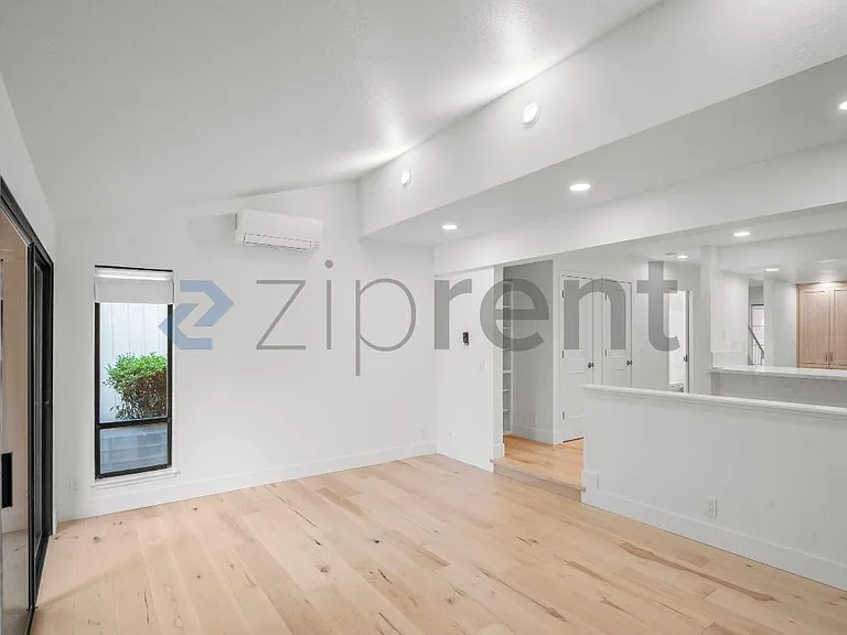 223 Saratoga Ave — Photo 8
