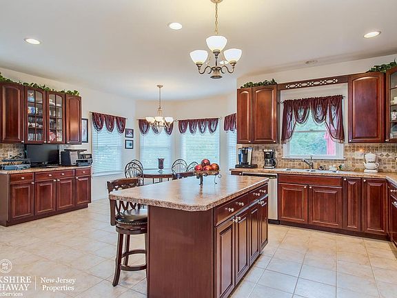 5th image of 2 Cottrell Dr
