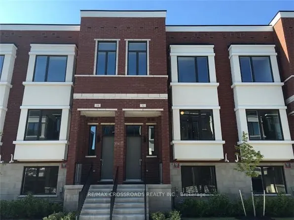 32 Ambler Ln, Richmond Hill, ON L4C 0Z8