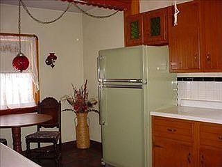 4th image of 1581 Clarence Ave