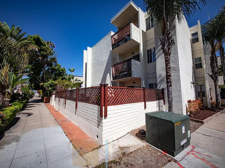 2954 Mission Blvd — Photo 9