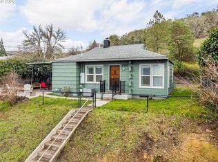 1565 NE Todd St, Roseburg, OR 97470