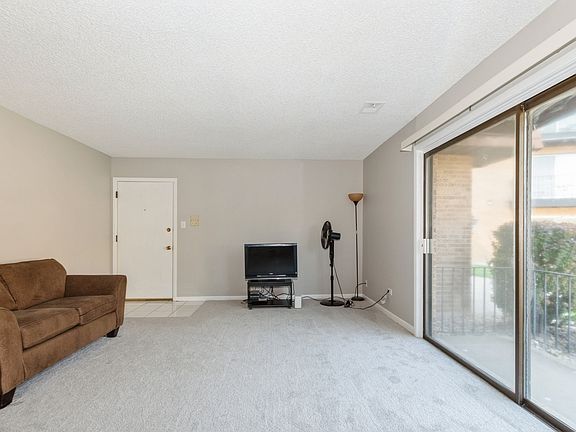 5th image of 4831 W 109th St APT 101