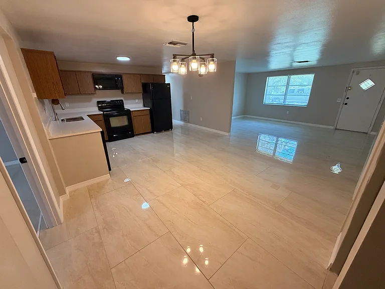 38011 Dixie Ave — Photo 4