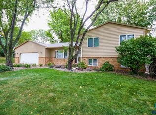 5900 W Coughran Ct, Sioux Falls, SD 57106