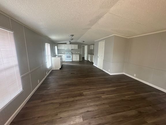 4th image of 18075 Clayton Cir