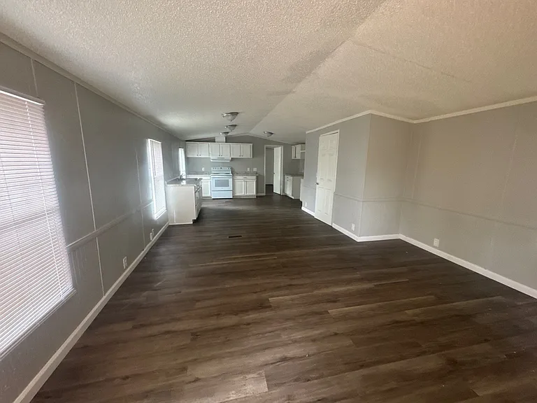 18075 Clayton Cir — Photo 4