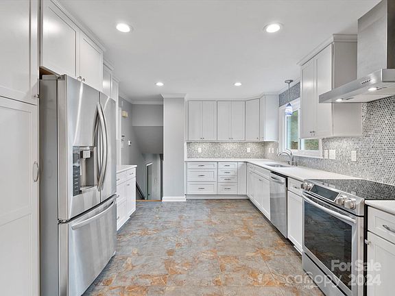 5th image of 7041 Foxworth Dr