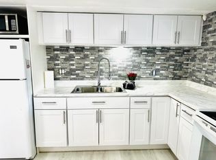 315 Lone Pine Ln #1, Hallandale, FL 33009