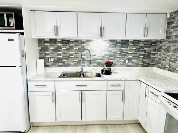 (undisclosed Address), Hallandale, FL 33009