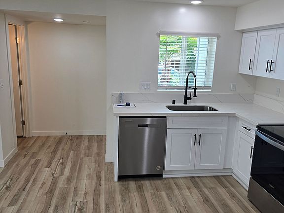 4th image of 1478 Hornblend St #10